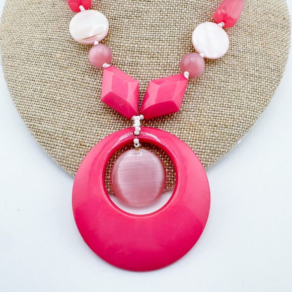 Vintage Bold Pink Statement Necklace Chunky Retro Beaded Pendant Mod Y2K Bright - Picture 8 of 11
